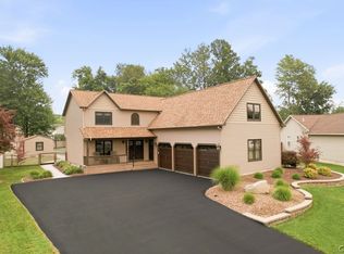 16 Orangewood Dr, Liverpool, NY 13090