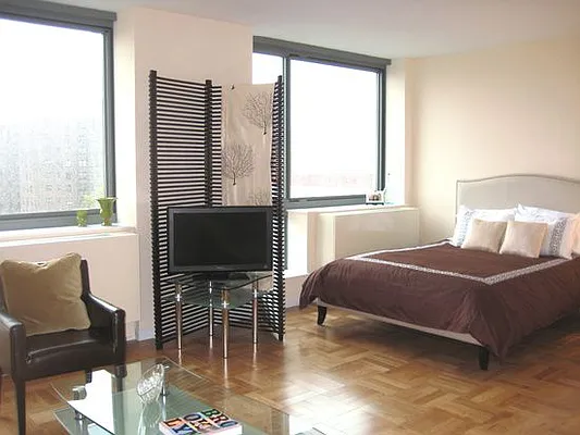 Rented by Bklyn Gold Leasing Office | media 30