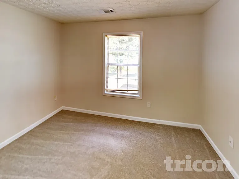 1047 Wedgewood Ct — Photo 7