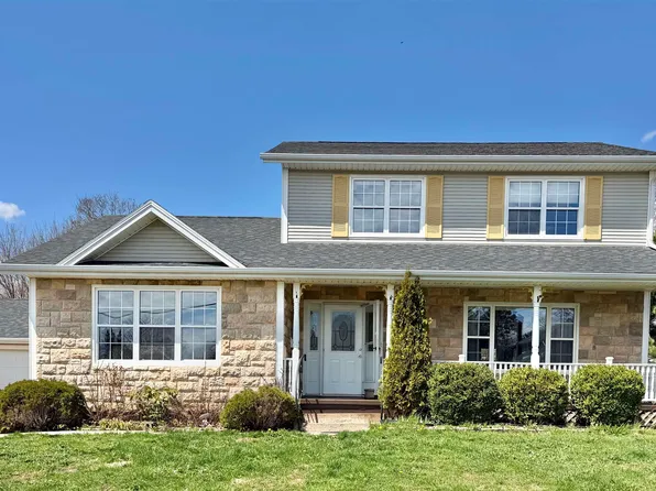 6 Ash Dr, Charlottetown, PE C1A 9C4