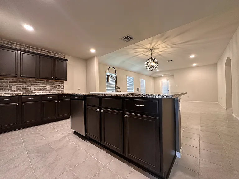 804 Meadow Wood Ln — Photo 5
