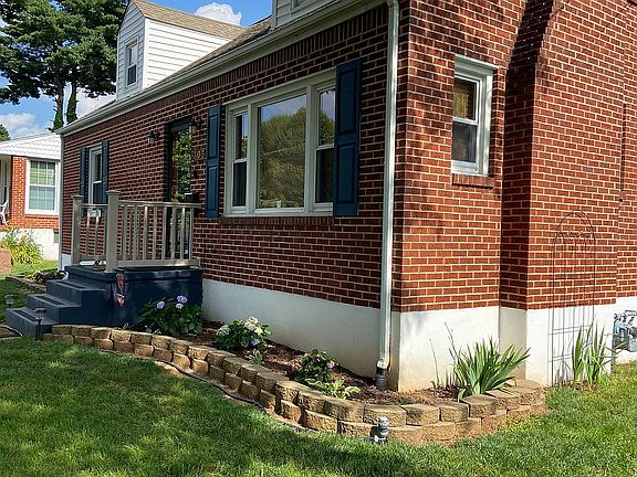 4th image of 303 Fleming Ave NE
