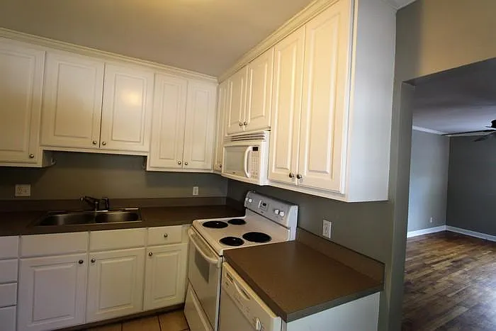 2850 Ashton St — Photo 11