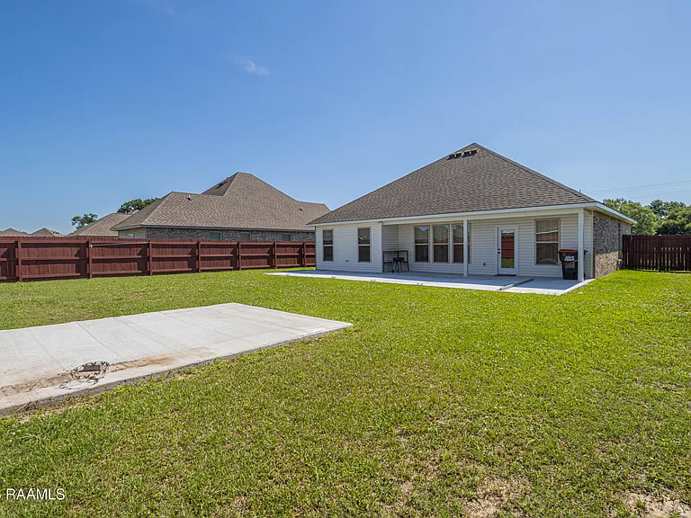 303 Tall Meadows Ln — Photo 21