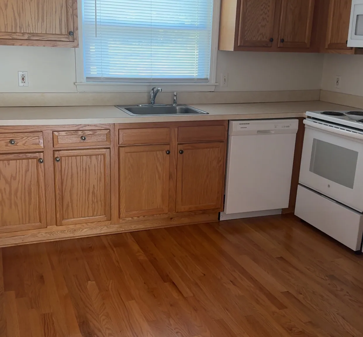 5751 Parview Drive - 1 — Photo 2