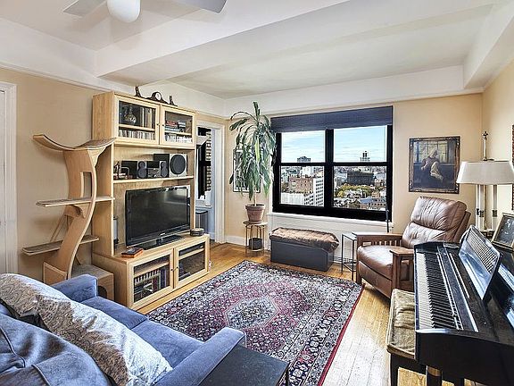 3rd image of 300 W 23rd St APT 19N