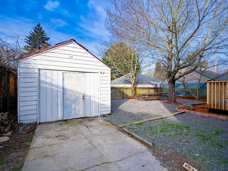 7325 NE Mallory Ave — Photo 25