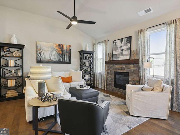 5th image of 220 Lakeside Pl