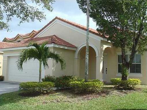 1st image of 916 Tanglewood Cir