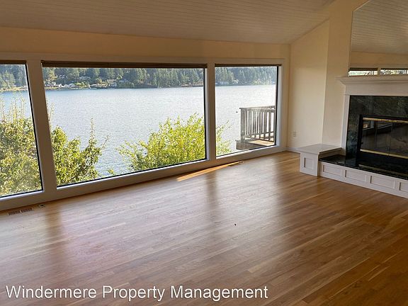 2nd image of 3270 Point White Dr NE
