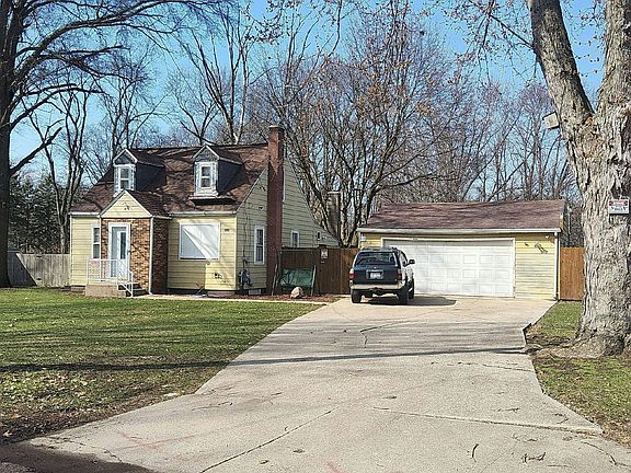 2nd image of 1423 Orchard Dr