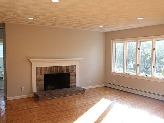 3rd image of 16 Colwell Dr