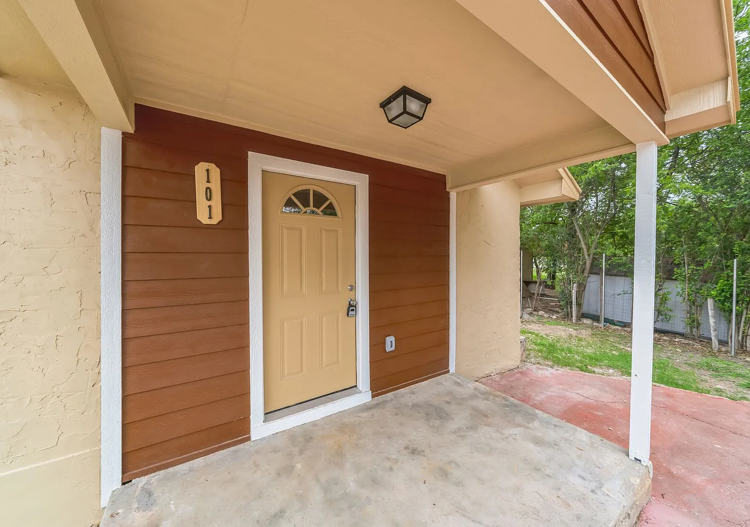 For Lease 2 Bedroom, 1 Bath Corner Home in Kerrville, TX — Photo 1