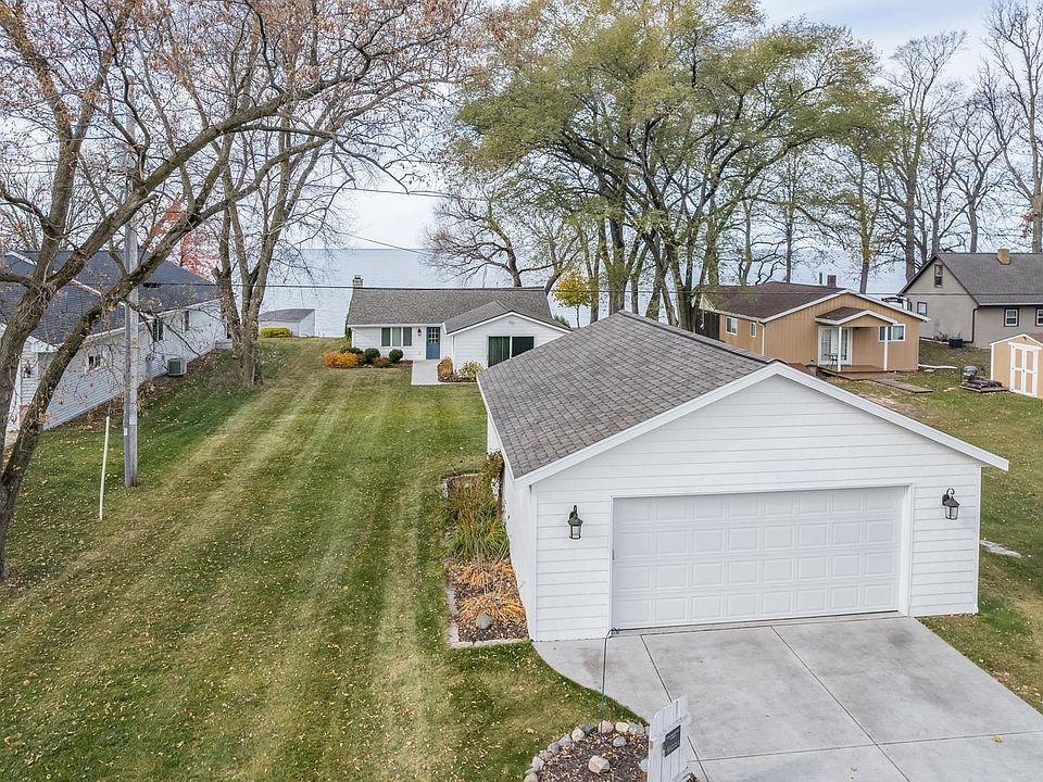 565 Arrowhead Beach Rd, Luxemburg, WI 54217 Zillow