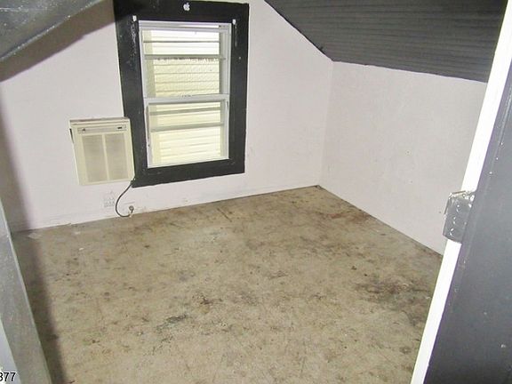 5th image of 670-672 E 24th St