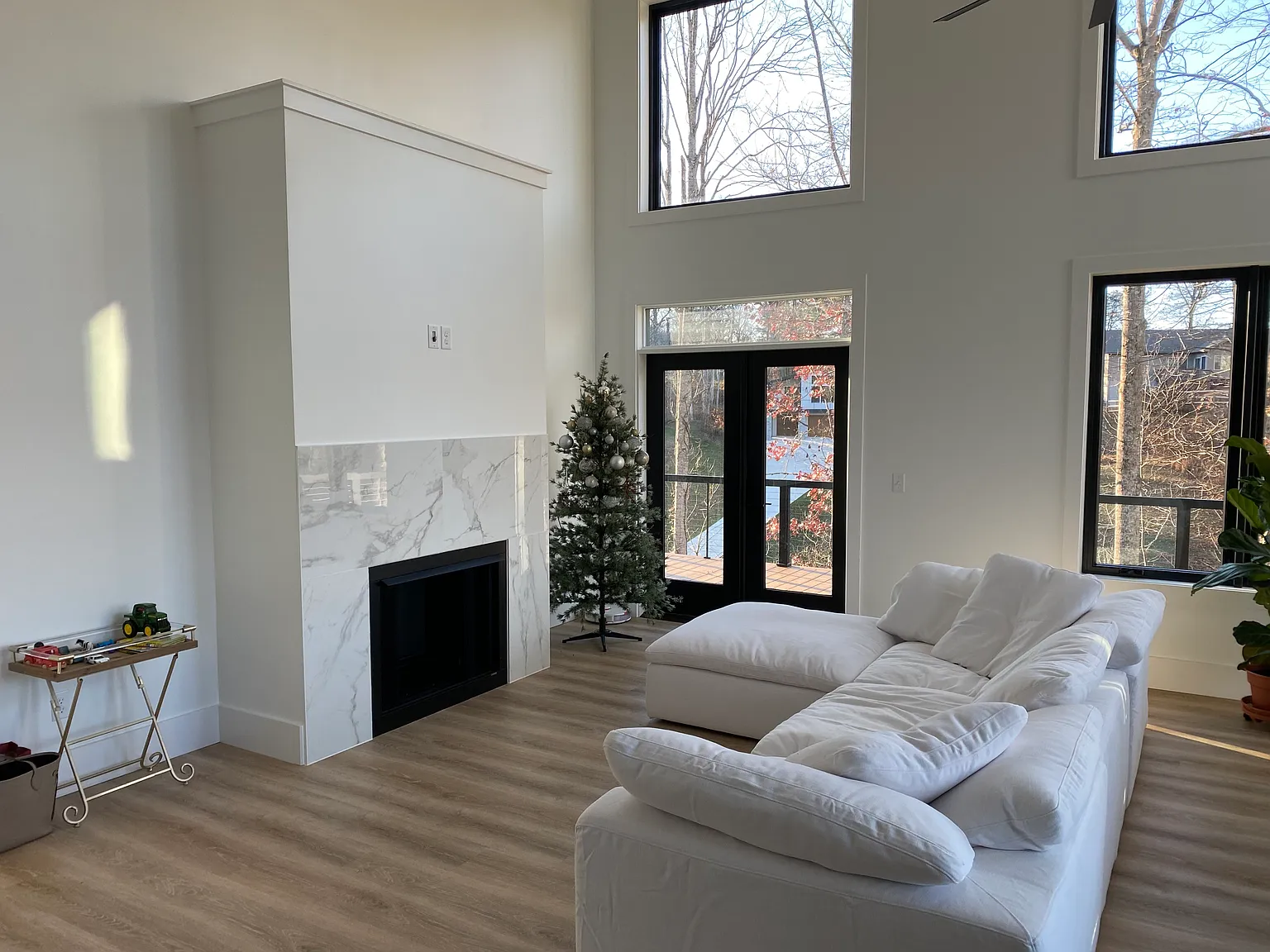3 bed, 2.5 bath, 2000 sqft, $3,700 — Photo 3