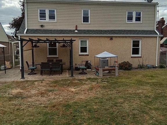 4th image of 1917 Griffith St