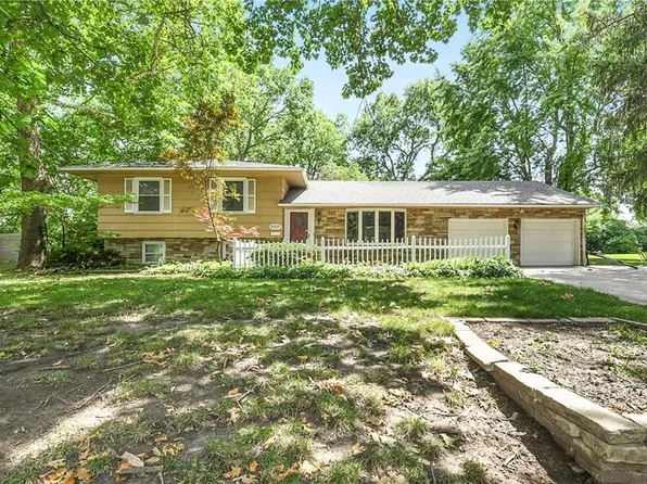10521 W 70th St, Shawnee, KS 66203