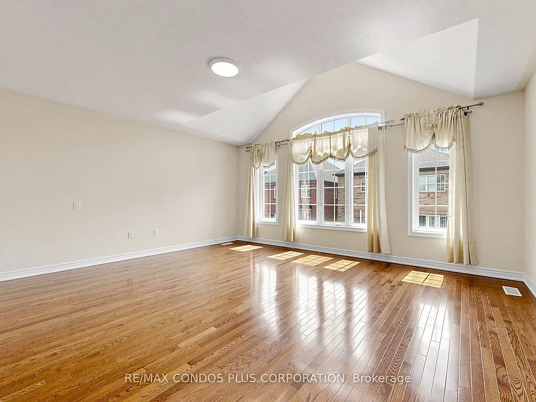 139 Queen Filomena Ave — Photo 26