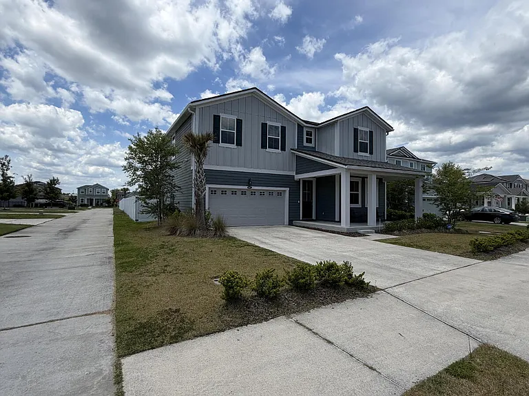 467 Blue Daze St — Photo 2