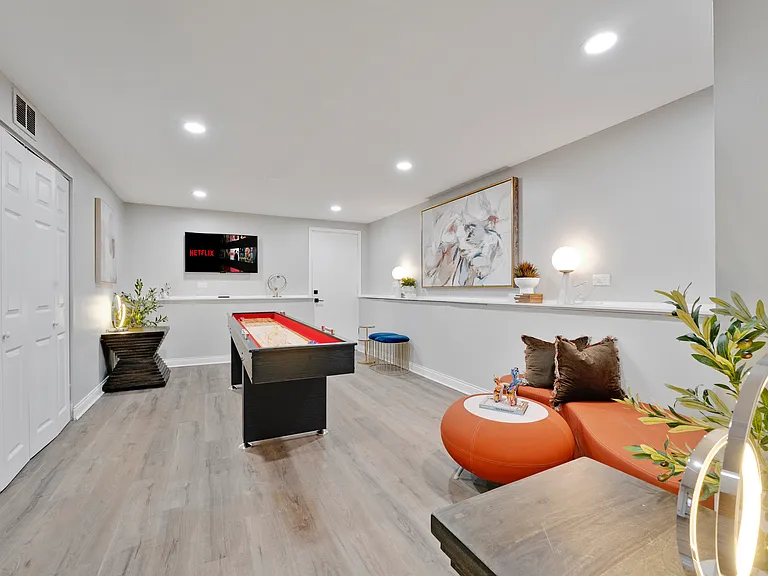 1700 Walnut Ave — Photo 22