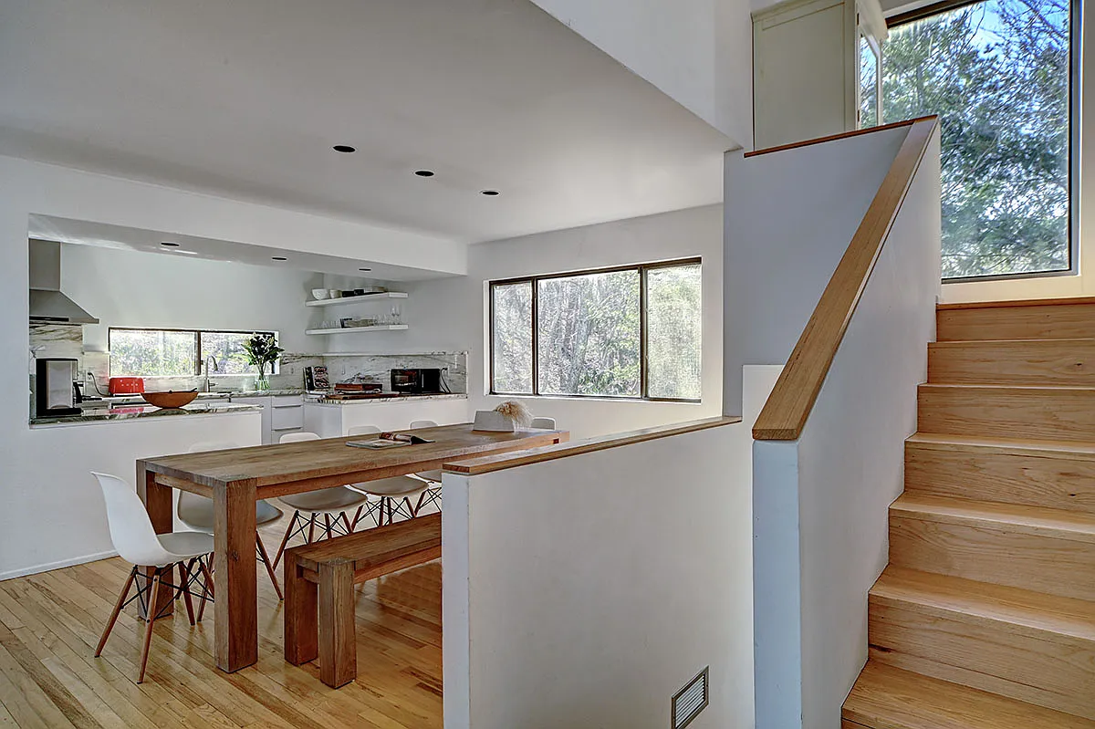 Unique Designer Modern Retreat for Rent — Photo 3