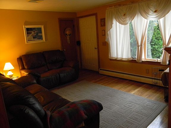 3rd image of 202 Woodland Ave