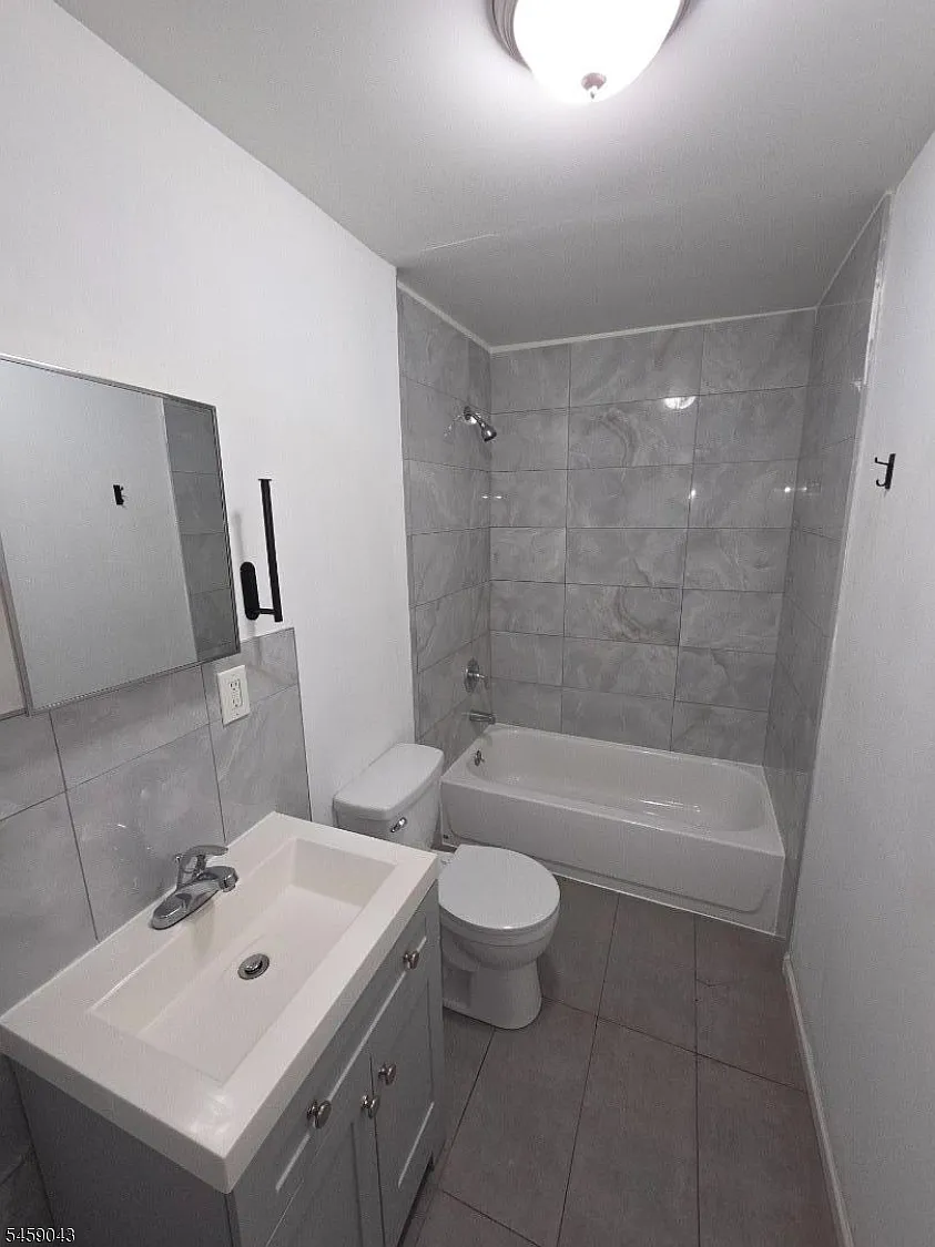 2 bed, 1.0 bath, $2,100 — Photo 4