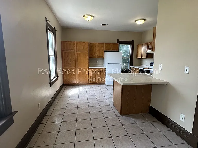802 McKinley St — Photo 15