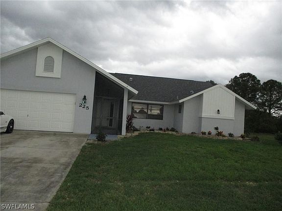 2nd image of 225 SE 4th Pl