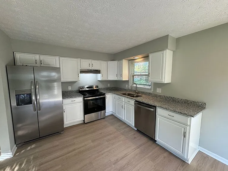 105 Astor Pl — Photo 15