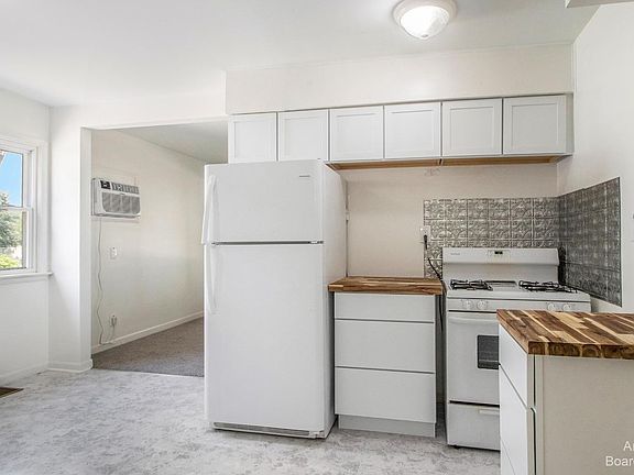 3rd image of 600 Greenlawn St