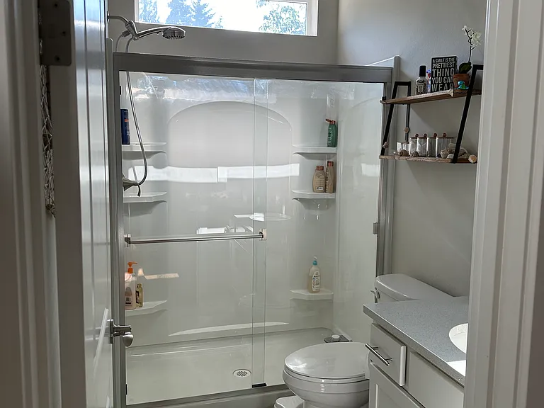 Full bath in 1st floor