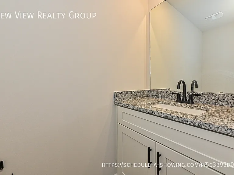504 12th Ave NE — Photo 14