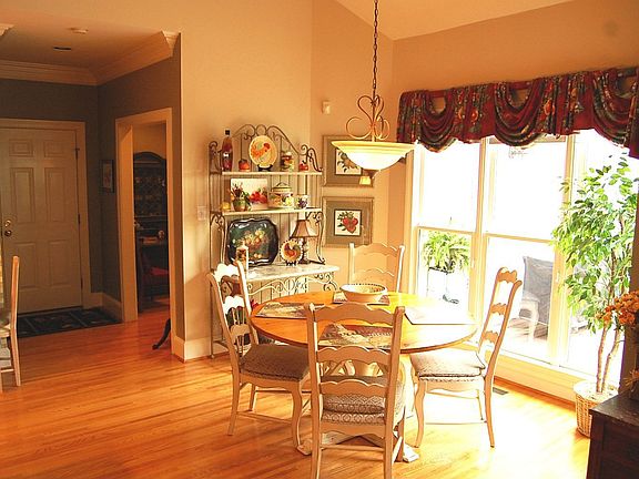 3rd image of 4214 Waterford Dr