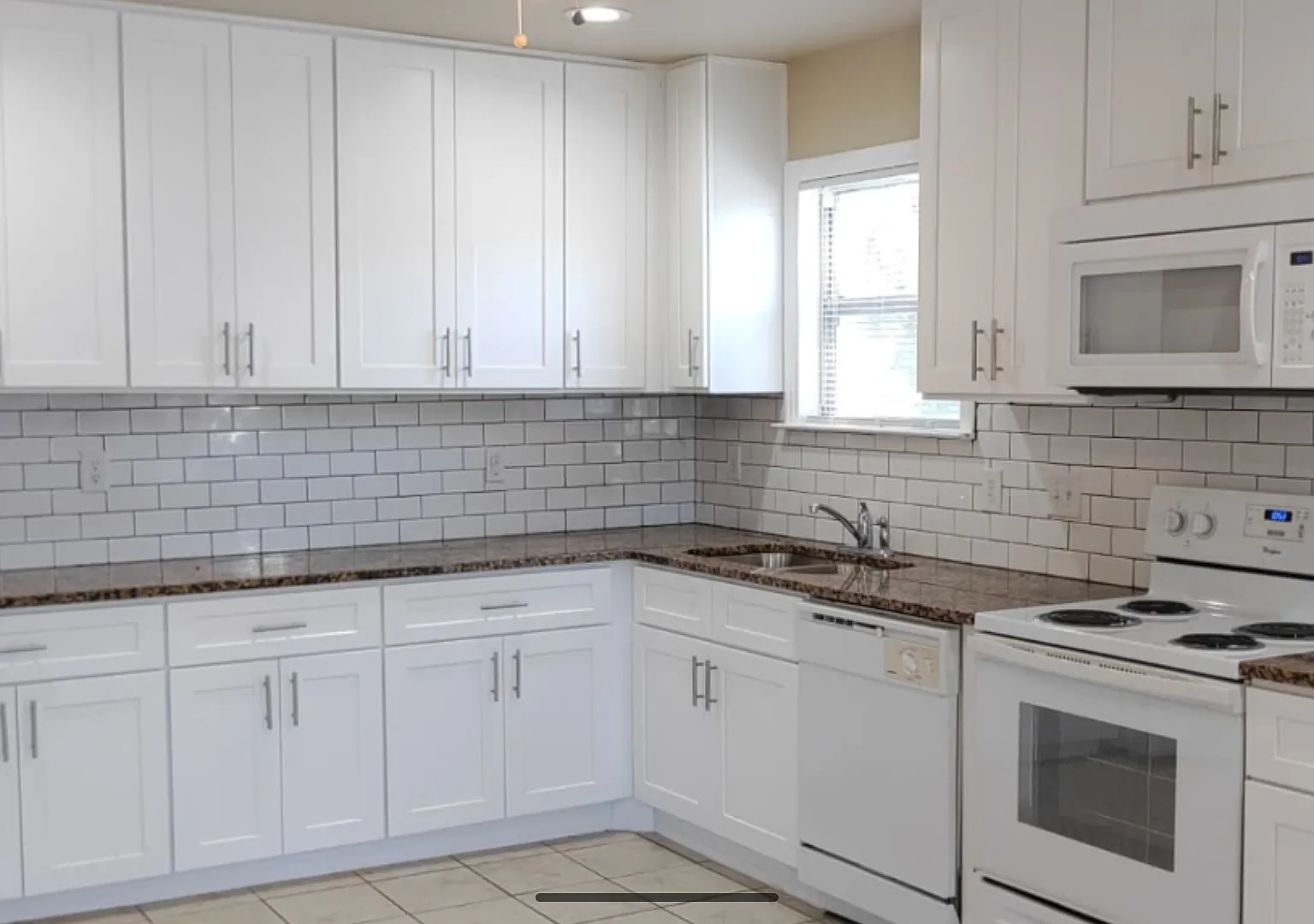 3 bed, 950 sqft, $1,000 — Photo 1