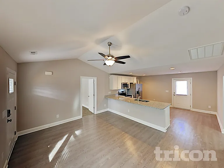 603 Foster St — Photo 5