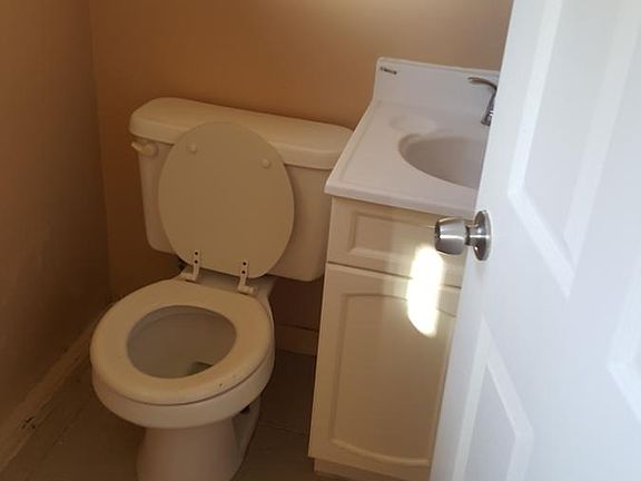 3rd image of 2040 W Hood Ave APT 4