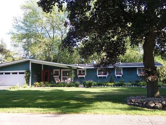 2nd image of 4115 Meadow Way