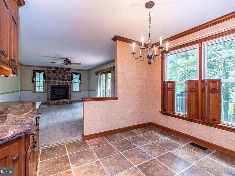 100 Live Oak Dr — Photo 22
