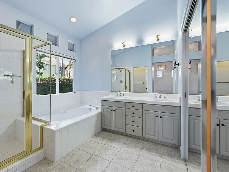 1439 Gordon Dr — Photo 32