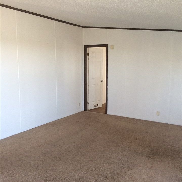 2nd image of 13537 S Railroad St