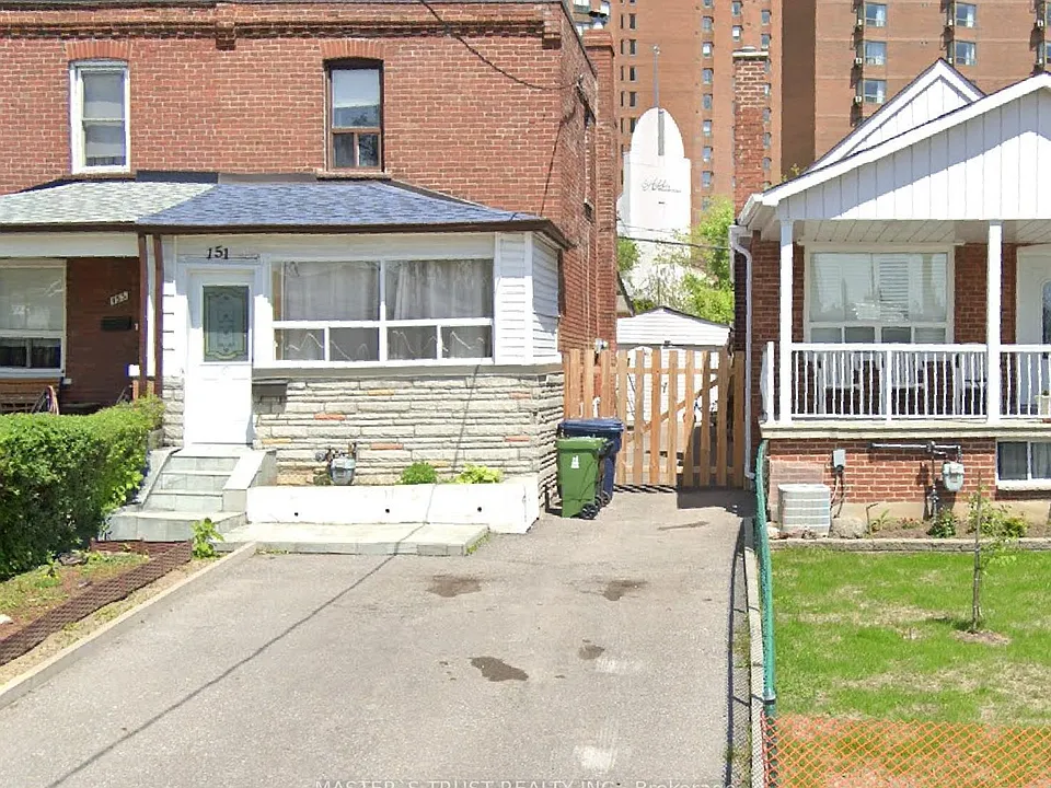 151 Dynevor Rd #LOWER