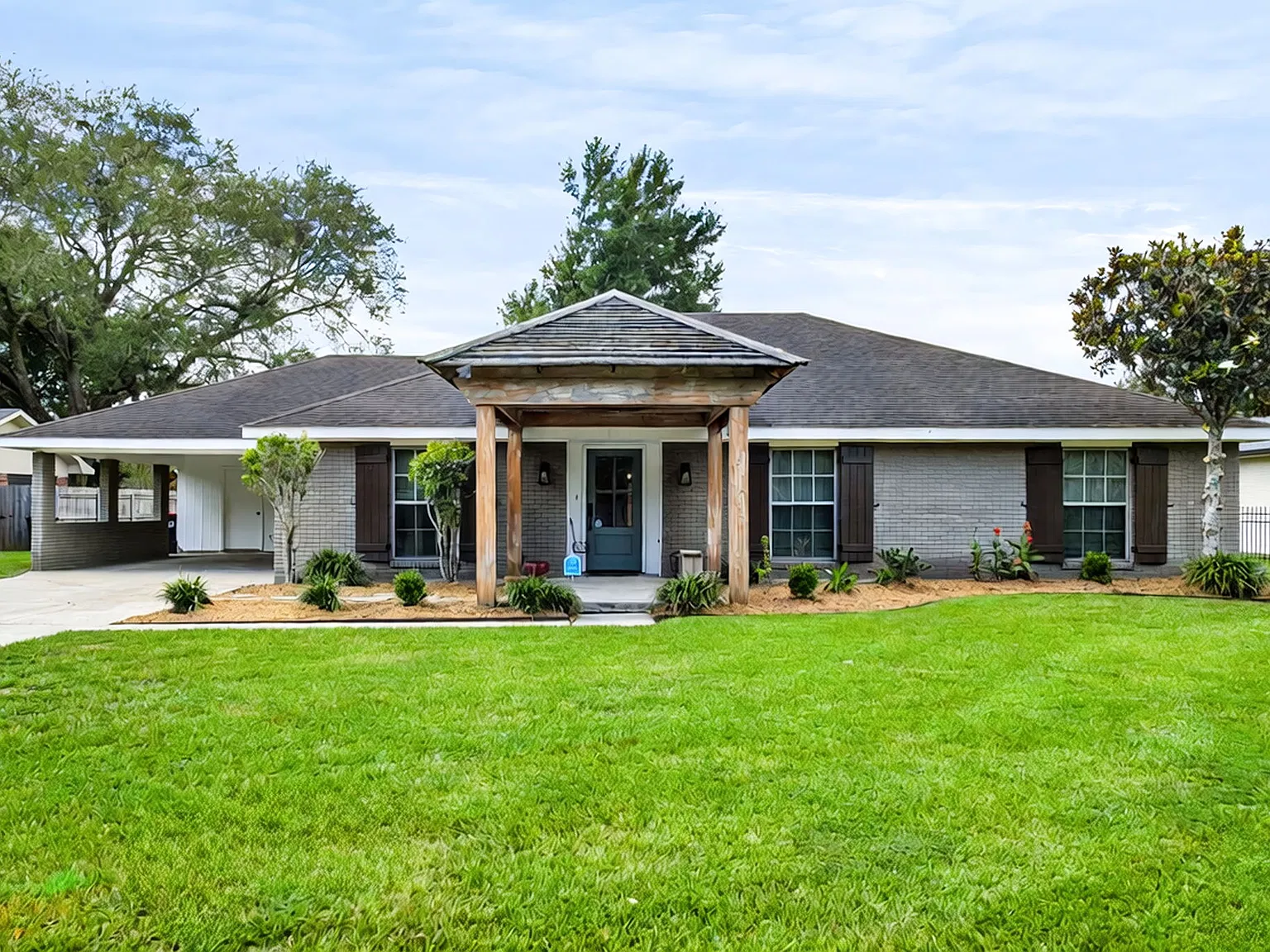 4 bed, 2100 sqft, $2,500 — Photo 1