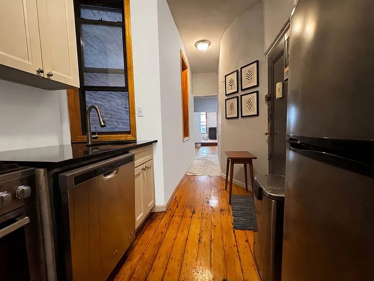 13 Saint Marks Pl #6R — Photo 3