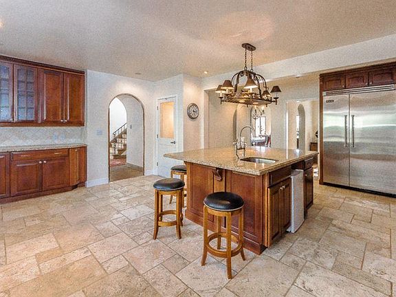 4th image of 3323 Ledgewood Dr