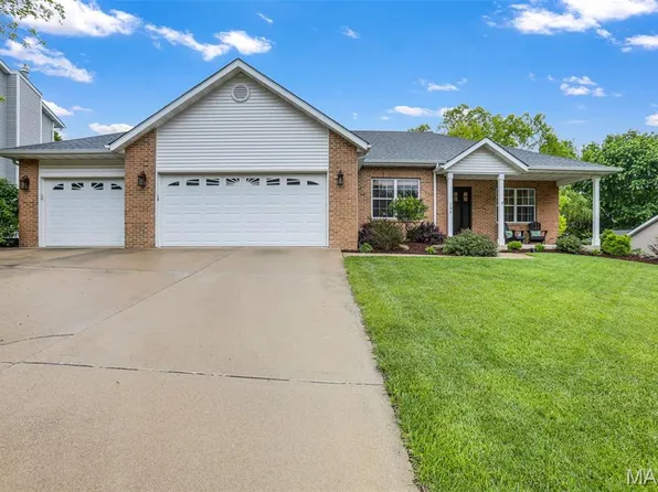 106 Oak Ridge Estates Dr, Glen Carbon, IL 62034