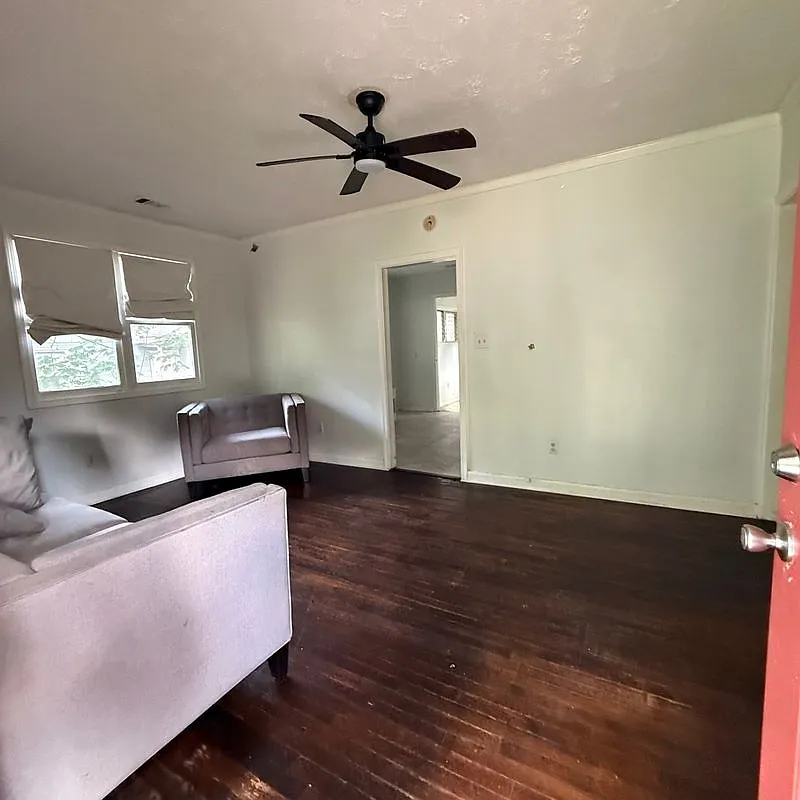 2 bed, 1.0 bath, 816 sqft, $1,300 — Photo 3