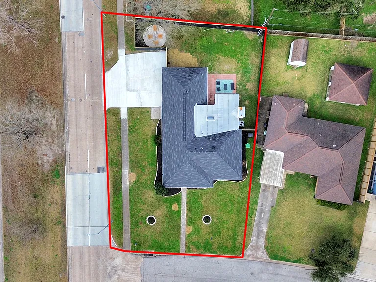 Woodcrest Dr — Photo 50