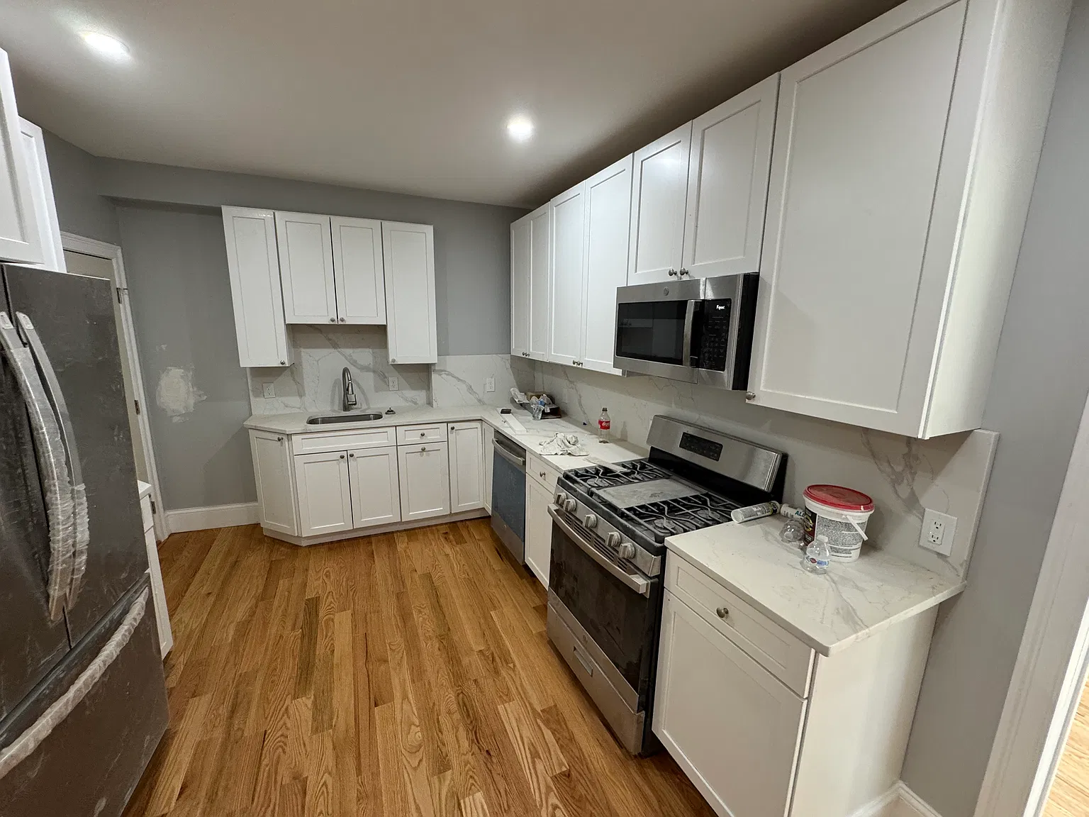 5 bed, 9999 sqft, $4,600 — Photo 2